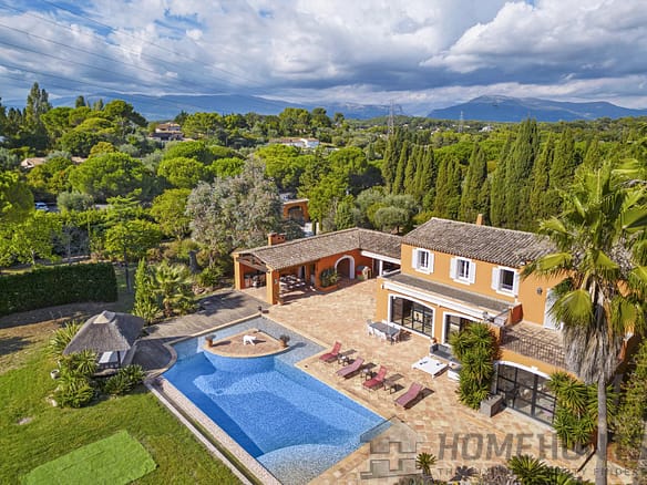 8 Bedroom Villa/House in Mougins 34