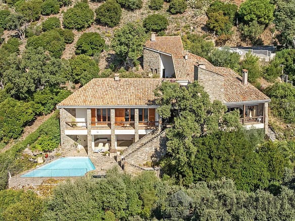 4 Bedroom Villa/House in Le Lavandou 5