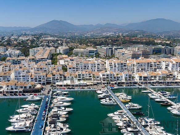 2 Bedroom Apartment in Marbella Centre 12