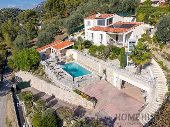 3 Bedroom Villa/House in Aspremont 18