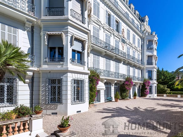 4 Bedroom Apartment in Cannes 30