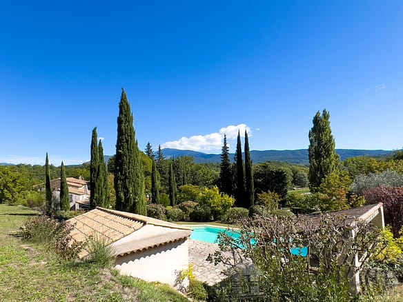 7 Bedroom Villa/House in Malaucene 6