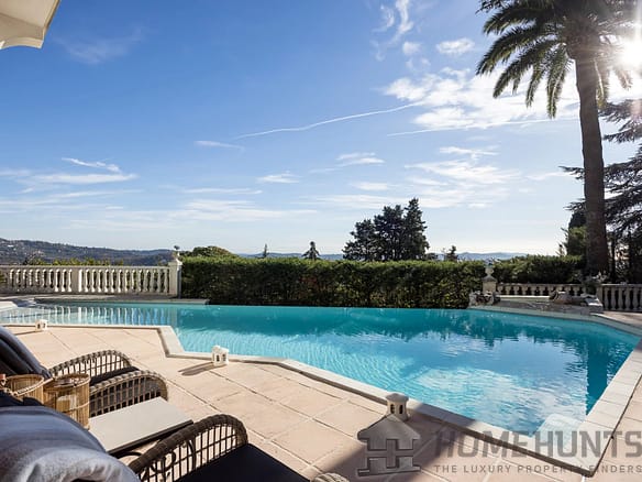 6 Bedroom Villa/House in Grasse 10