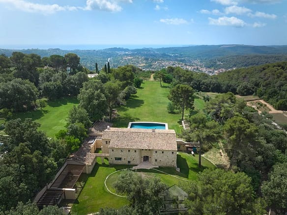 6 Bedroom Villa/House in St Paul 7