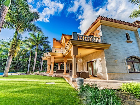 8 Bedroom Villa/House in Guadalmina Baja 3