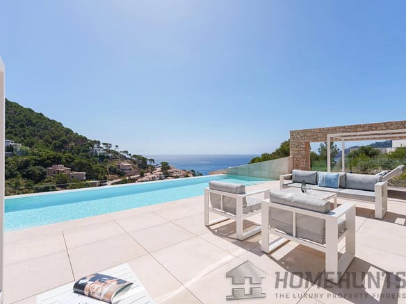 4 Bedroom Villa/House in Canyamel 4