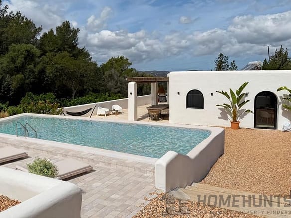 4 Bedroom Villa/House in Santa Eularia Des Riu 5