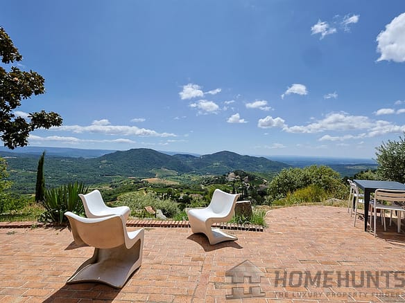 Villa/House For Sale in Le Barroux 24