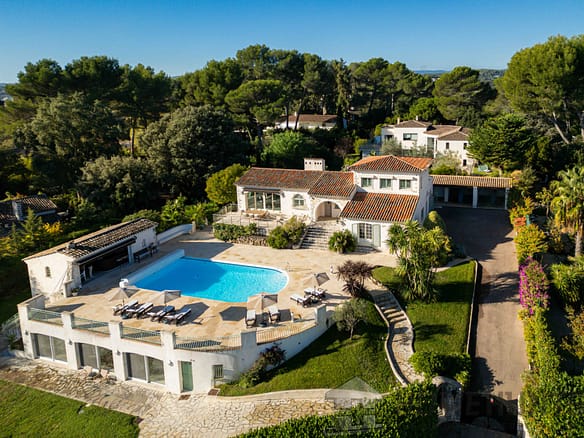 6 Bedroom Villa/House in Biot 24