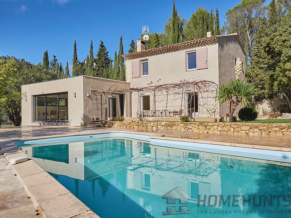 4 Bedroom Villa/House in Rognes 5