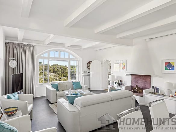 3 Bedroom Apartment in St Paul 5