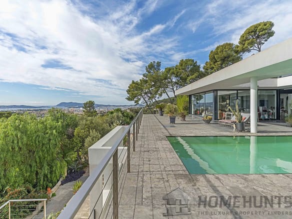 4 Bedroom Villa/House in Toulon 5