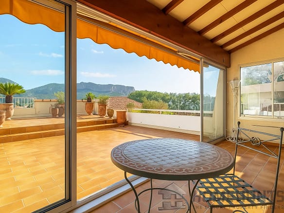 3 Bedroom Apartment in Cassis 12