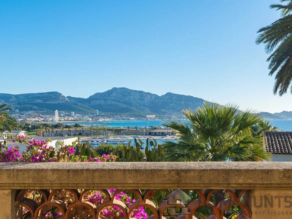 6 Bedroom Villa/House in Marseille 28