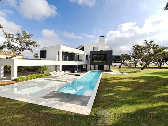 5 Bedroom Villa/House in San Roque Club 6