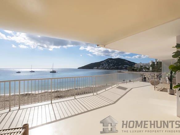 2 Bedroom Apartment in Santa Eularia Des Riu 4