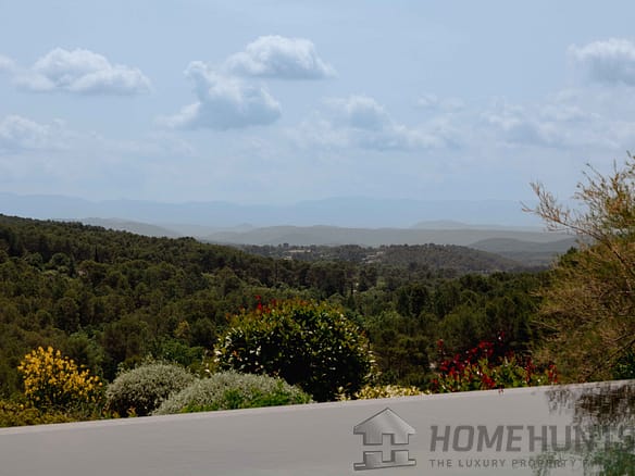 5 Bedroom Villa/House in Lorgues 34