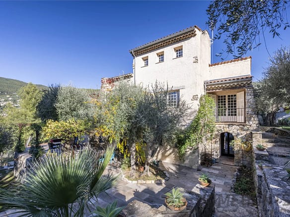 6 Bedroom Villa/House in Grasse 5