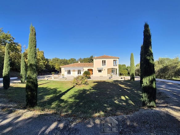 4 Bedroom Villa/House in Eyragues 32