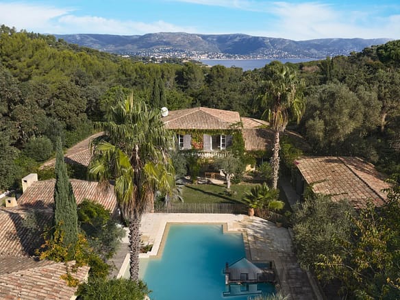 8 Bedroom Villa/House in Bormes Les Mimosas 20