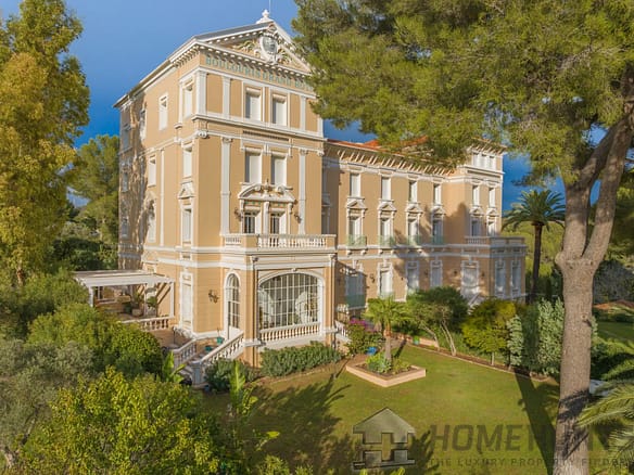 4 Bedroom Apartment in St Raphael 5