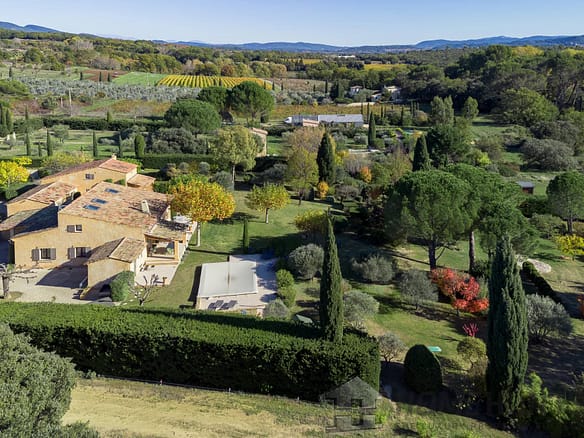 5 Bedroom Villa/House in Vaugines 4