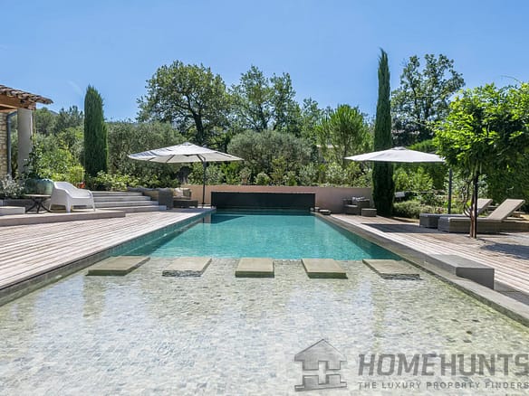 5 Bedroom Villa/House in Menerbes 6