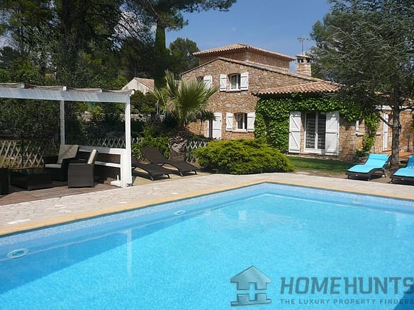 8 Bedroom Villa/House in Bagnols En Foret 20