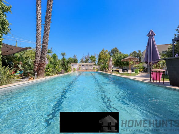 16 Bedroom Villa/House in La Crau 2