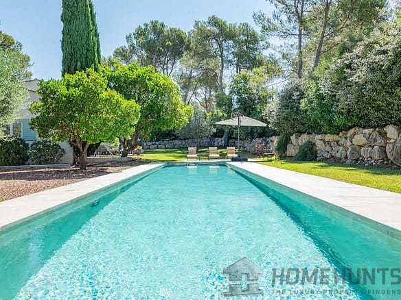 Villa/House For Sale in Le Tholonet 18