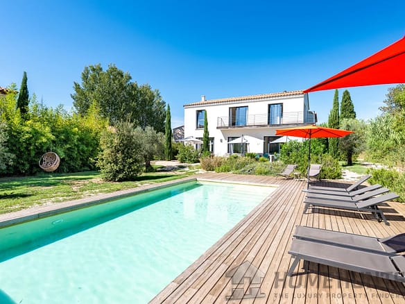 5 Bedroom Villa/House in Paradou 5