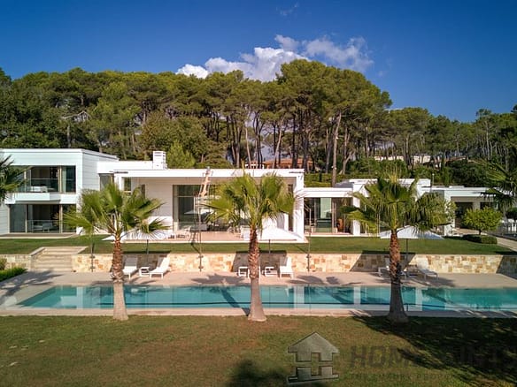 9 Bedroom Villa/House in Mougins 9