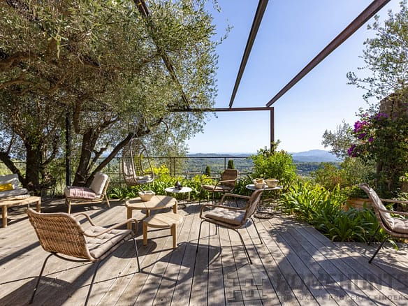 4 Bedroom Villa/House in Chateauneuf Grasse 3