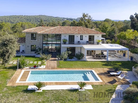 4 Bedroom Villa/House in Roquefort Les Pins 5