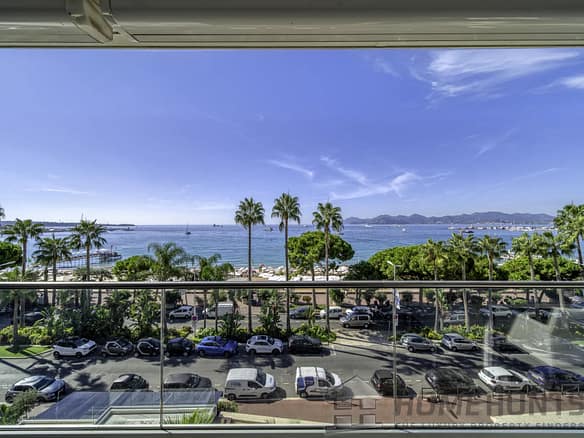 2 Bedroom Apartment in Cannes 7