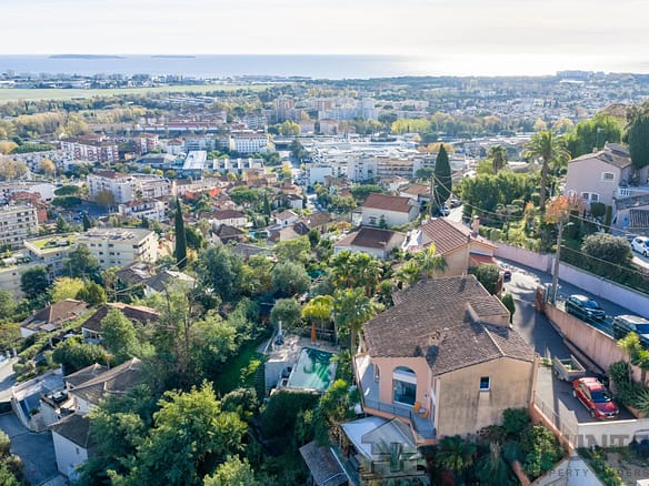 5 Bedroom Villa/House in Mandelieu La Napoule 3