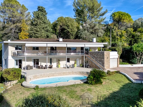 4 Bedroom Villa/House in Mougins 3
