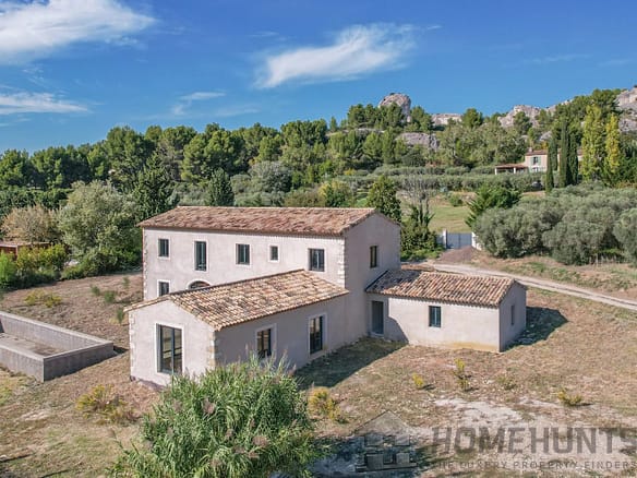 5 Bedroom Villa/House in Paradou 16