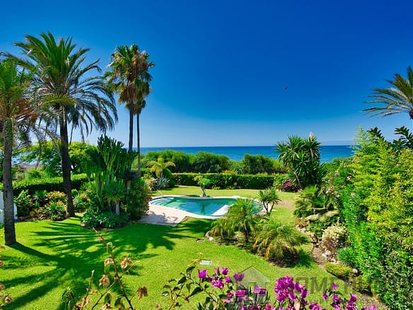 4 Bedroom Villa/House in Marbella 4