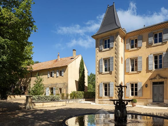 15 Bedroom Castle/Estates in Aix En Provence 3