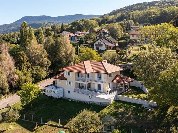 4 Bedroom Villa/House in Cranves Sales 34