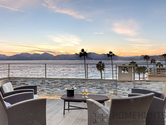 4 Bedroom Apartment in Cannes 3