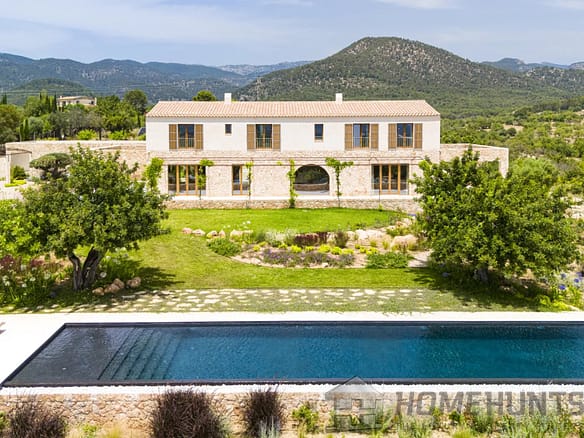 5 Bedroom Villa/House in Santa Maria 22