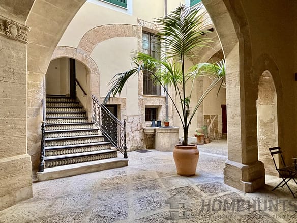7 Bedroom Villa/House in Palma 2