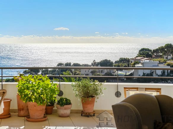 3 Bedroom Apartment in Cassis 3