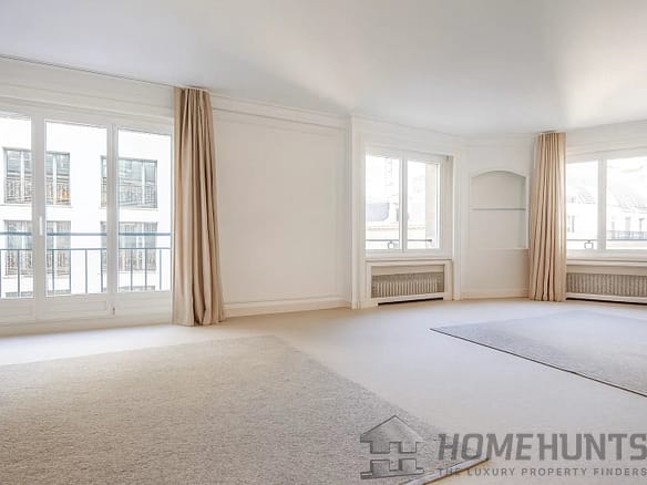 2 Bedroom Apartment in Paris 8th (Golden Triangle - Parc Monceau) 12