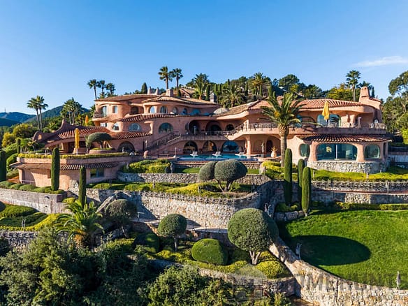 13 Bedroom Villa/House in Theoule Sur Mer 3