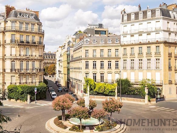 3 Bedroom Apartment in Paris 8th (Golden Triangle - Parc Monceau) 36