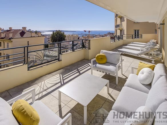 4 Bedroom Apartment in Cannes 5