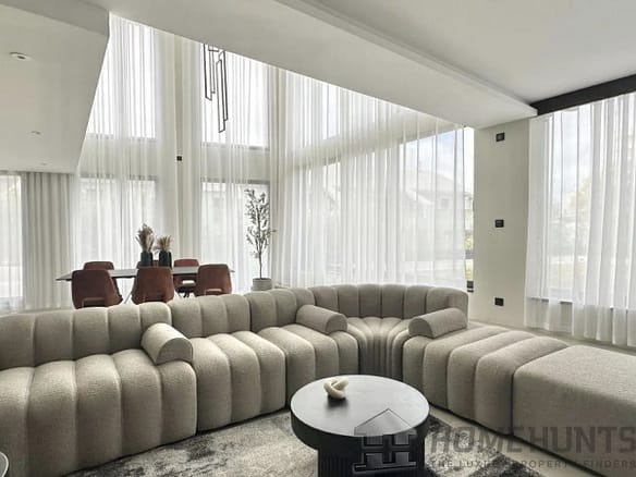 4 Bedroom Villa/House in Sèvres 12